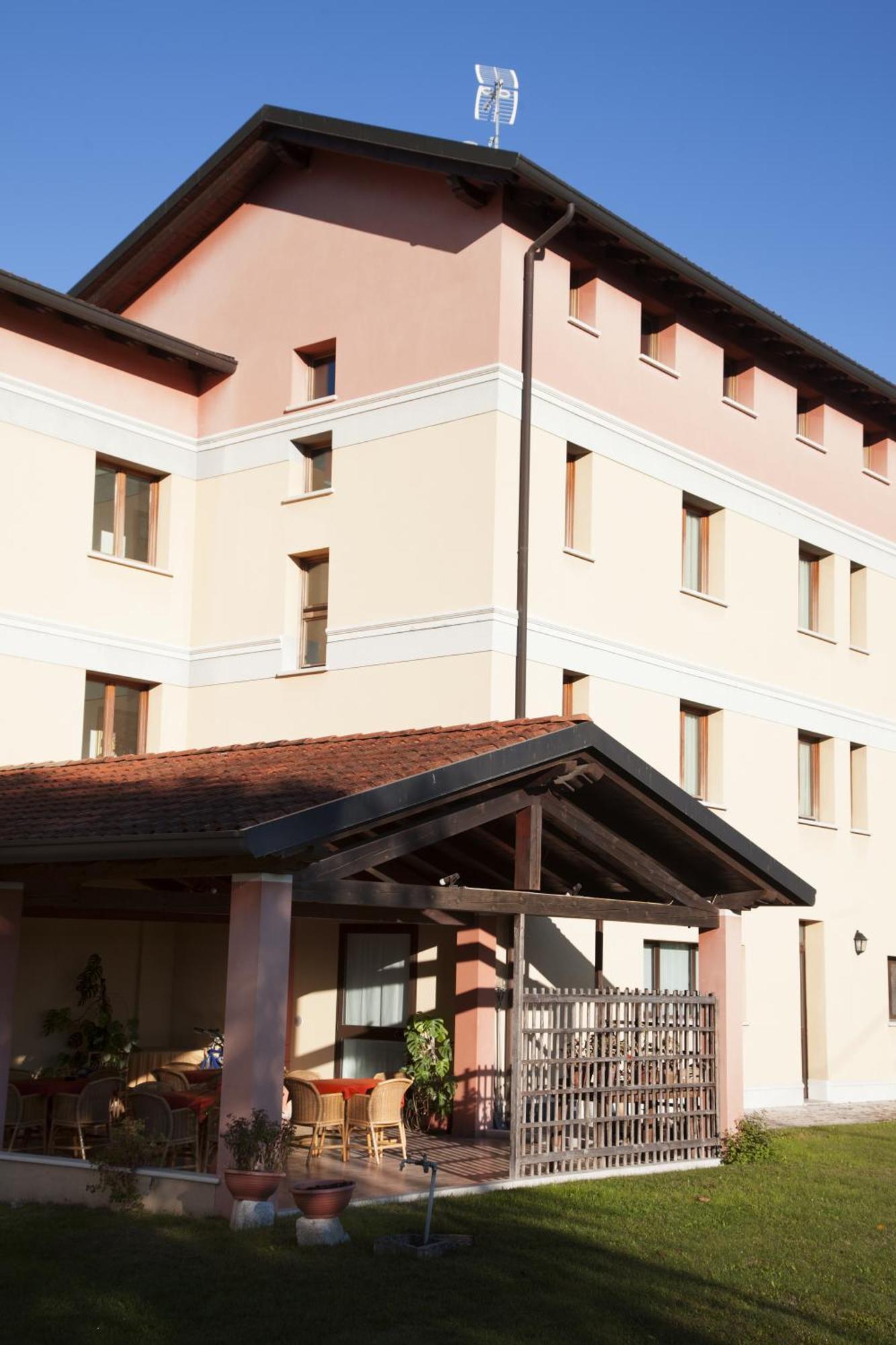 Hotel Naonis Cordenons Luaran gambar