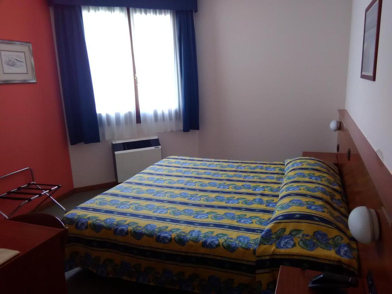 Hotel Naonis Cordenons Luaran gambar
