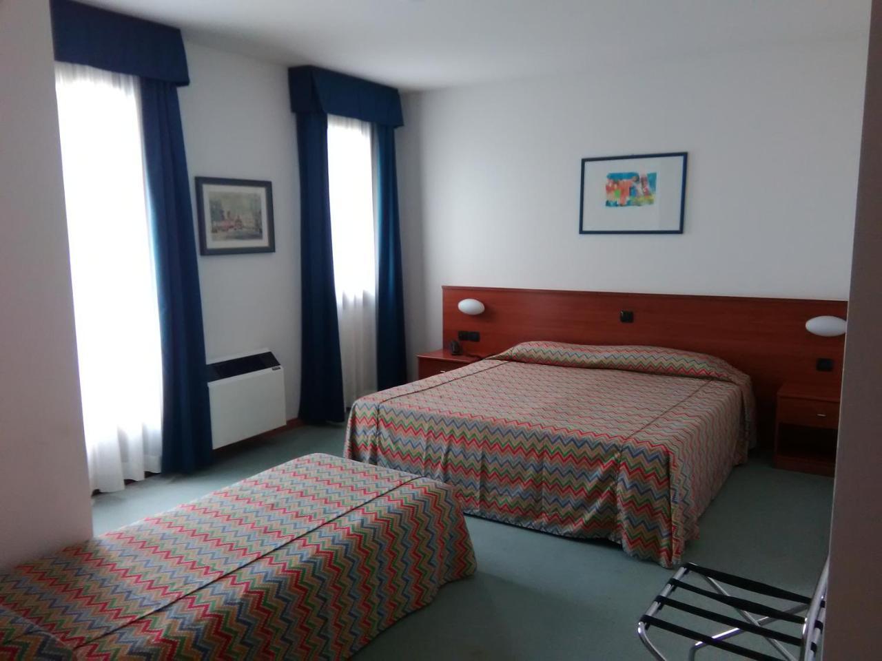 Hotel Naonis Cordenons Luaran gambar